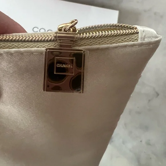 Chanel Coco Mademoiselle Cosmetic Case - Picture 4 of 6